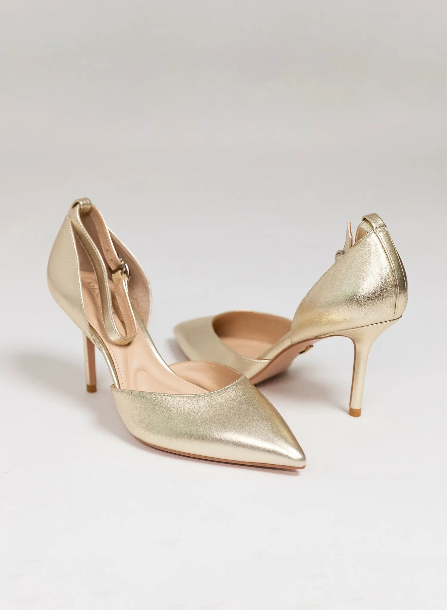Adorné Gold flower strap and basic leather strap - One shoe, two strap options.
