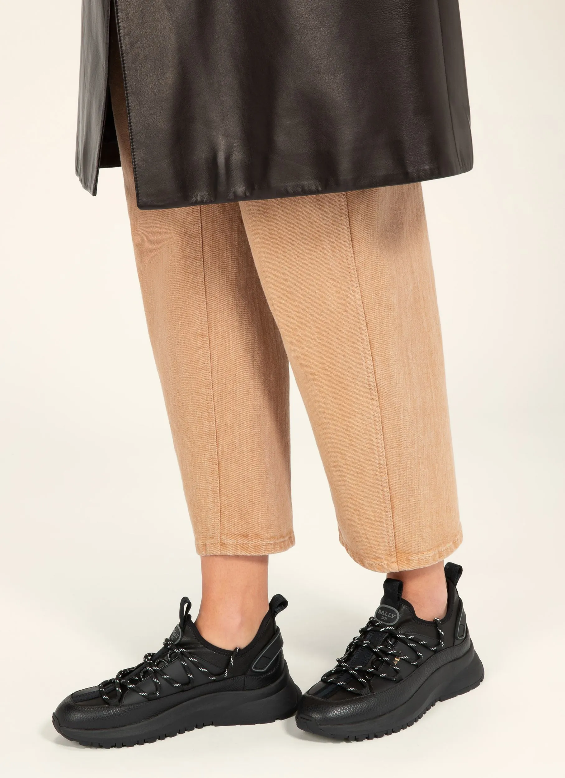 Delys Leather Sneakers In Black