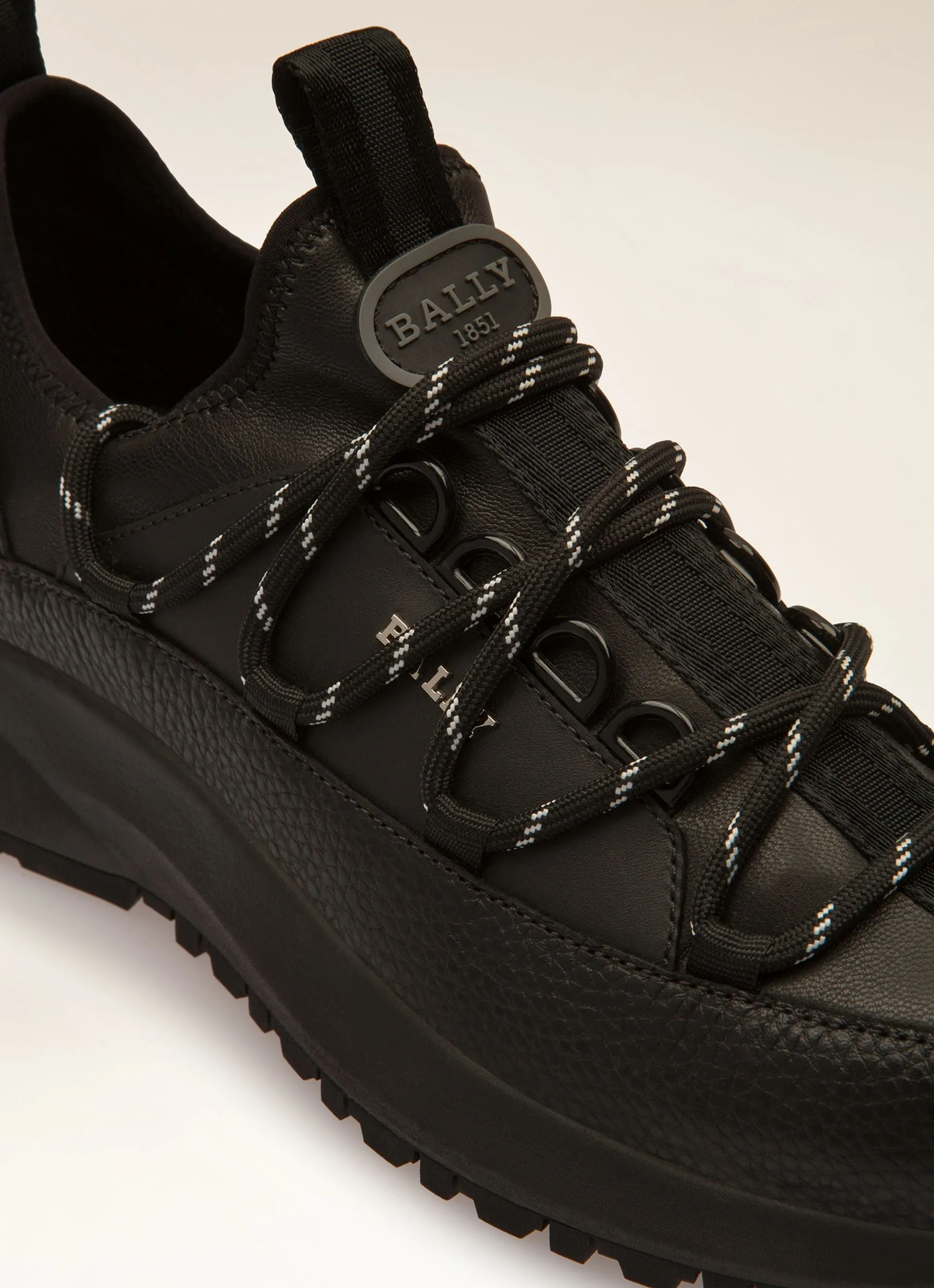 Delys Leather Sneakers In Black