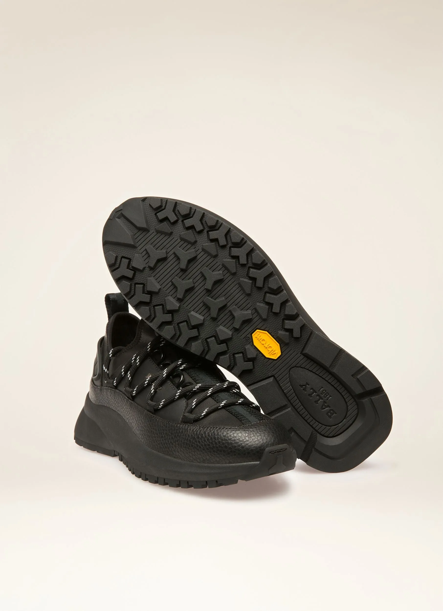 Delys Leather Sneakers In Black