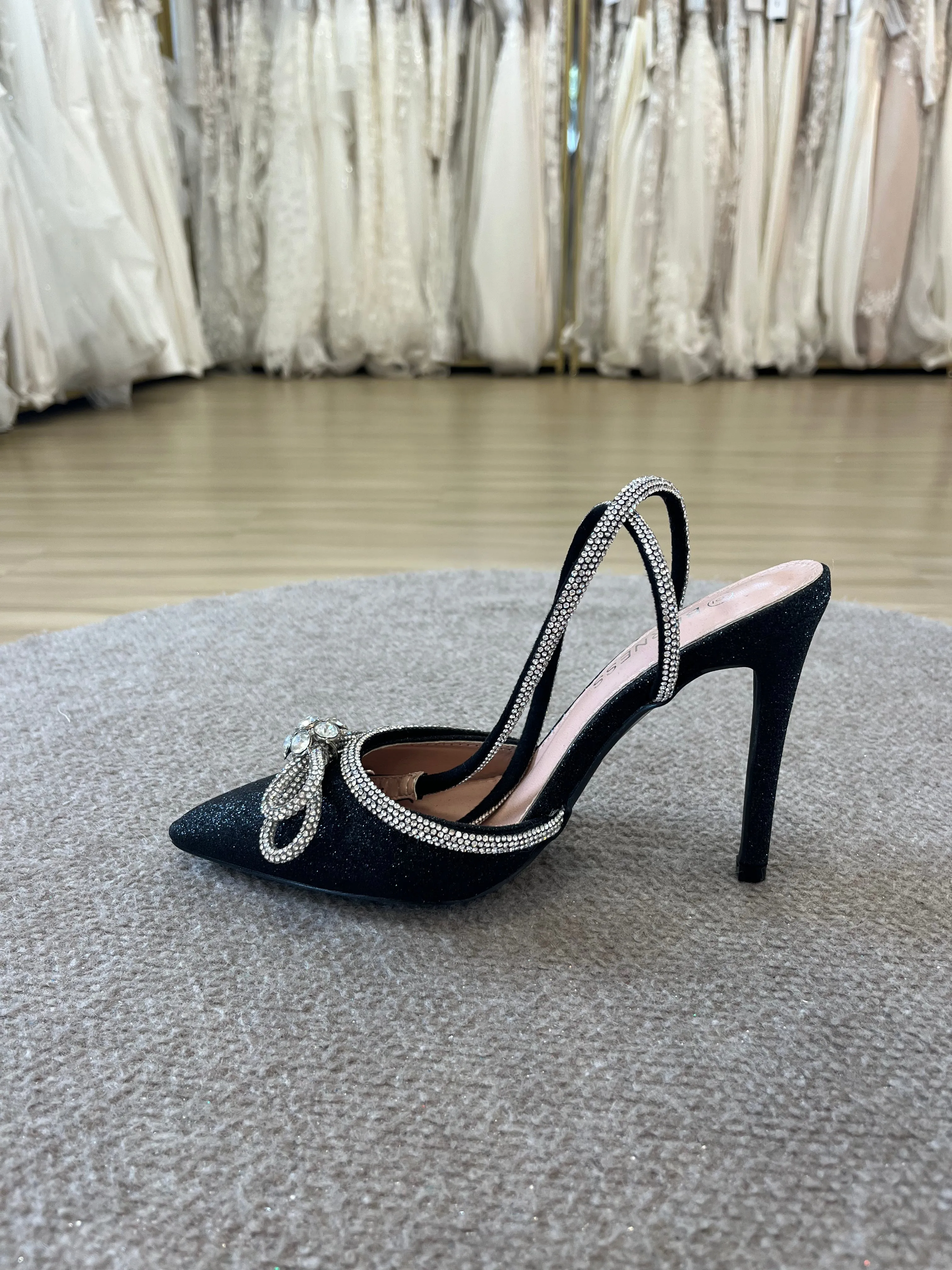Dorothy Heel