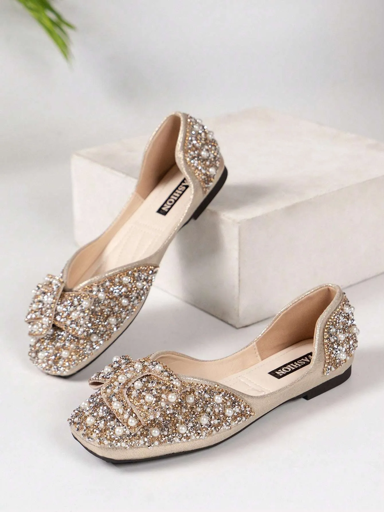 Elegant Bowknot Rhinestone Flat Shoes for Women