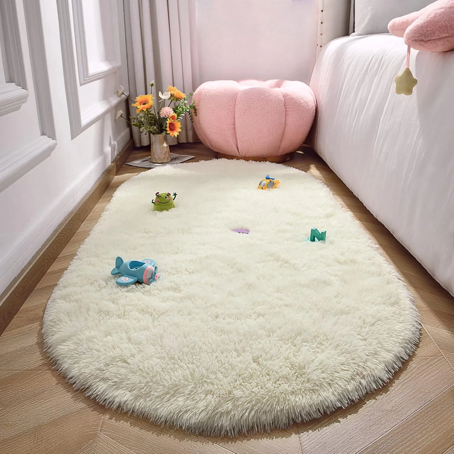 LOCHAS Fluffy Gream Bedroom Rug 2.6' x 5.3', Shaggy Area Rug for Bedroom Bedside, Soft Oval Throw Rugs Carpet for Living Room Kids Girls Home Decor