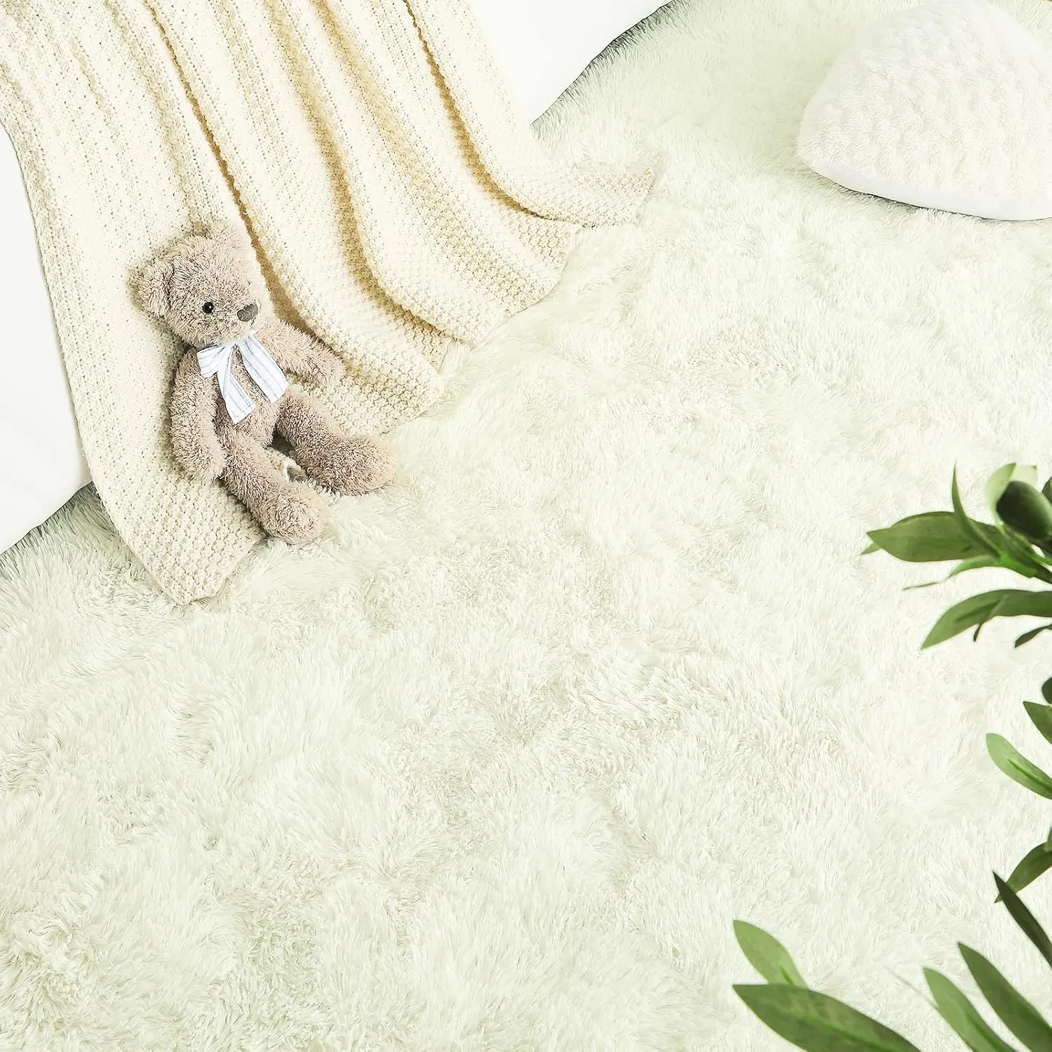 LOCHAS Fluffy Gream Bedroom Rug 2.6' x 5.3', Shaggy Area Rug for Bedroom Bedside, Soft Oval Throw Rugs Carpet for Living Room Kids Girls Home Decor