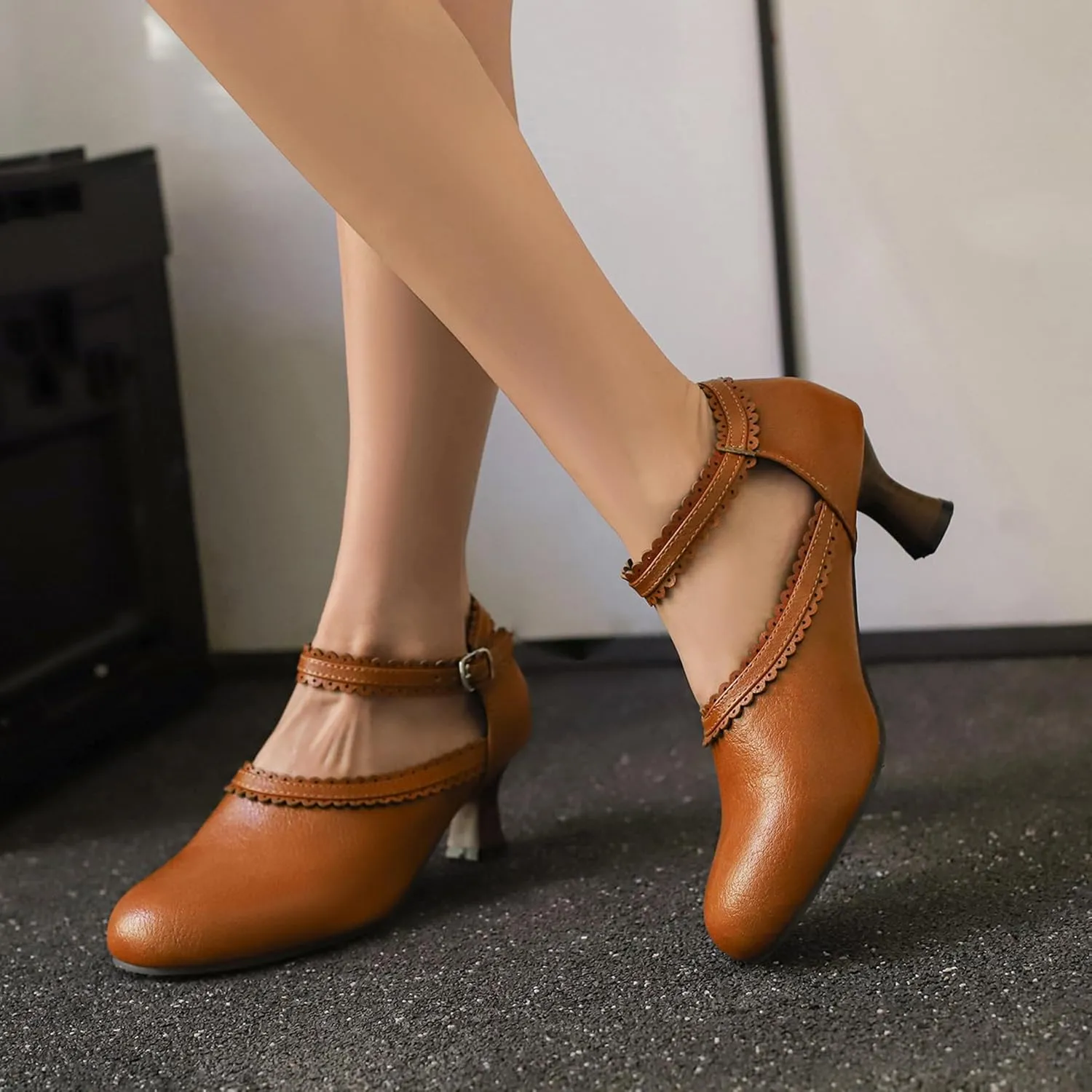 Retro Kitten Heel Ankle Strap Round Toe Women Shoes