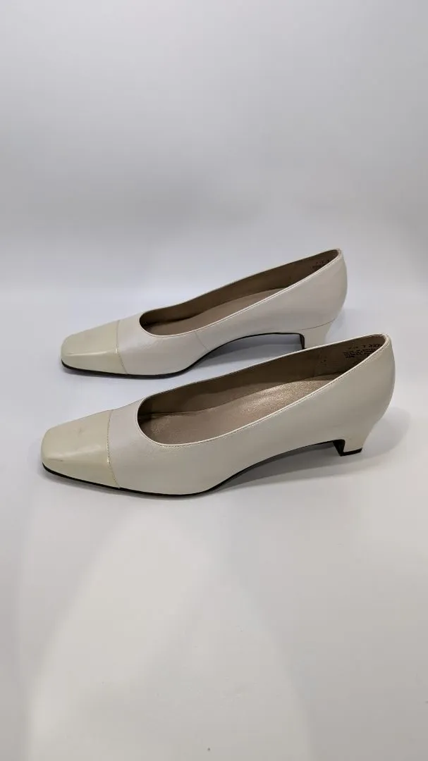 Trotters Cream "Spruce" Leather Kitten Heels